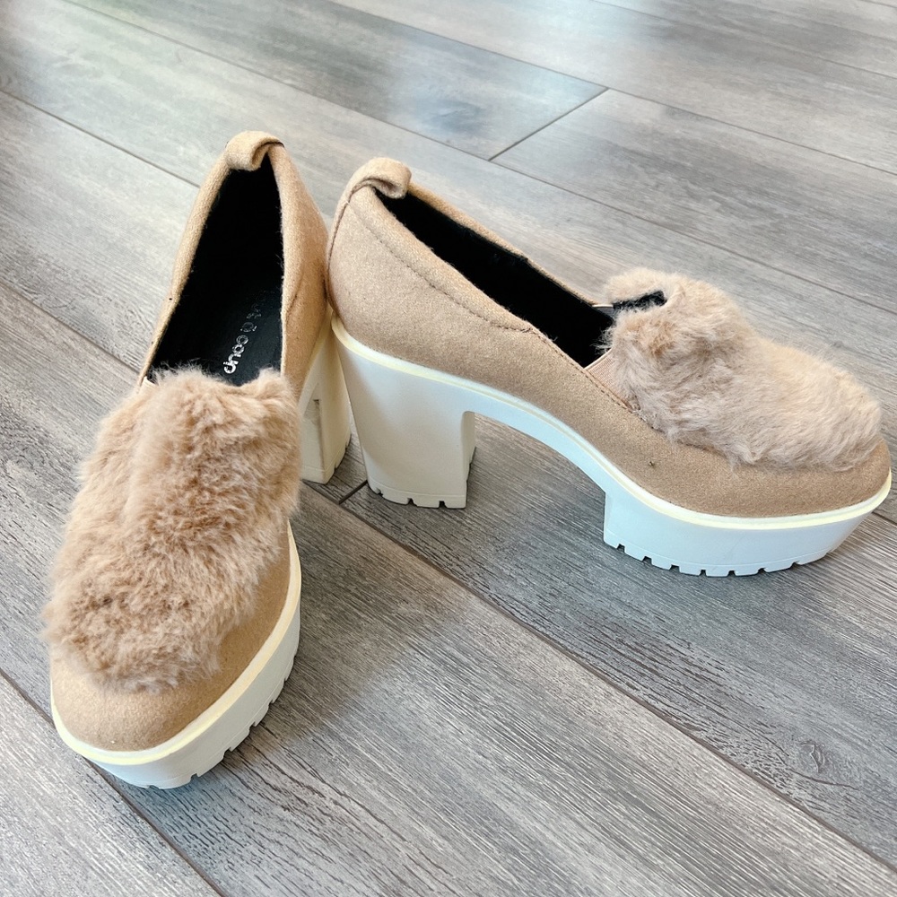 Tout a coup fluffy high heels